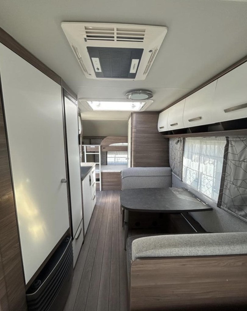 Foto 6 PRÓXIMAMENTE CARAVANA KNAUS SPORT 500 QDK-AIRE-MOVER-nevera grande