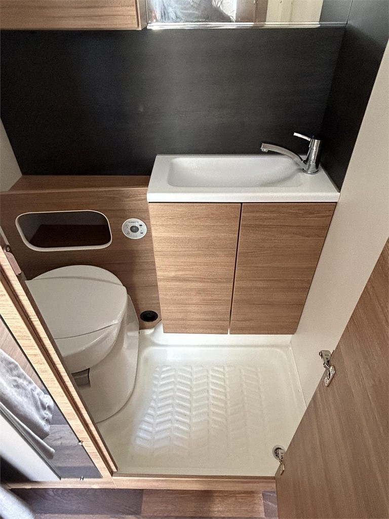 Foto 8 PRÓXIMAMENTE CARAVANA WEINSBERG CARAONE 400 LK-AIRE-MOVER-TOLDO MANIVELA 
